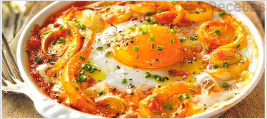 Huevos al plato con pimiento amarillo